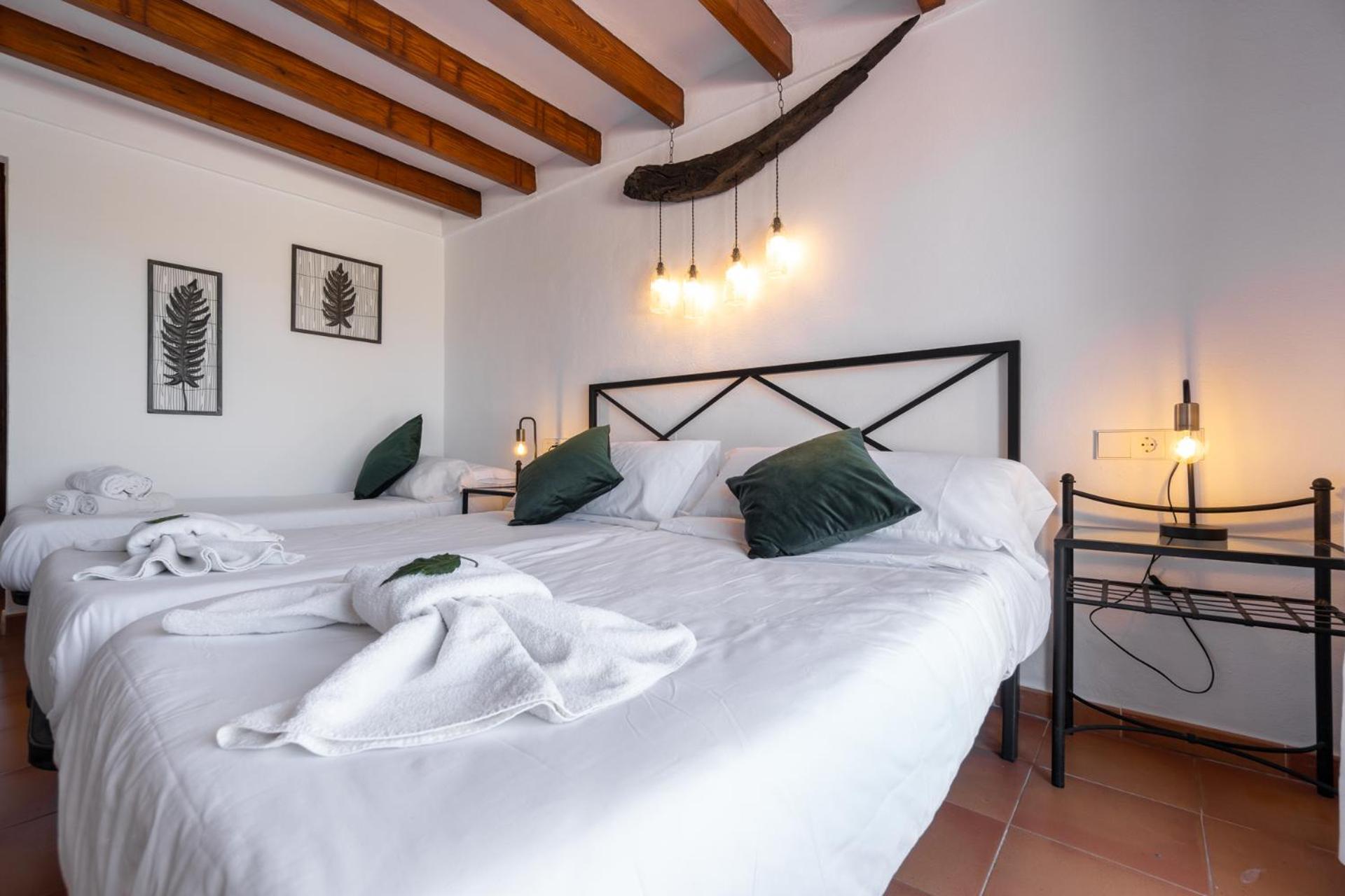 Hostal Restaurante Pou Des Lleo Сан-Карлос-де Перальта Номер фото
