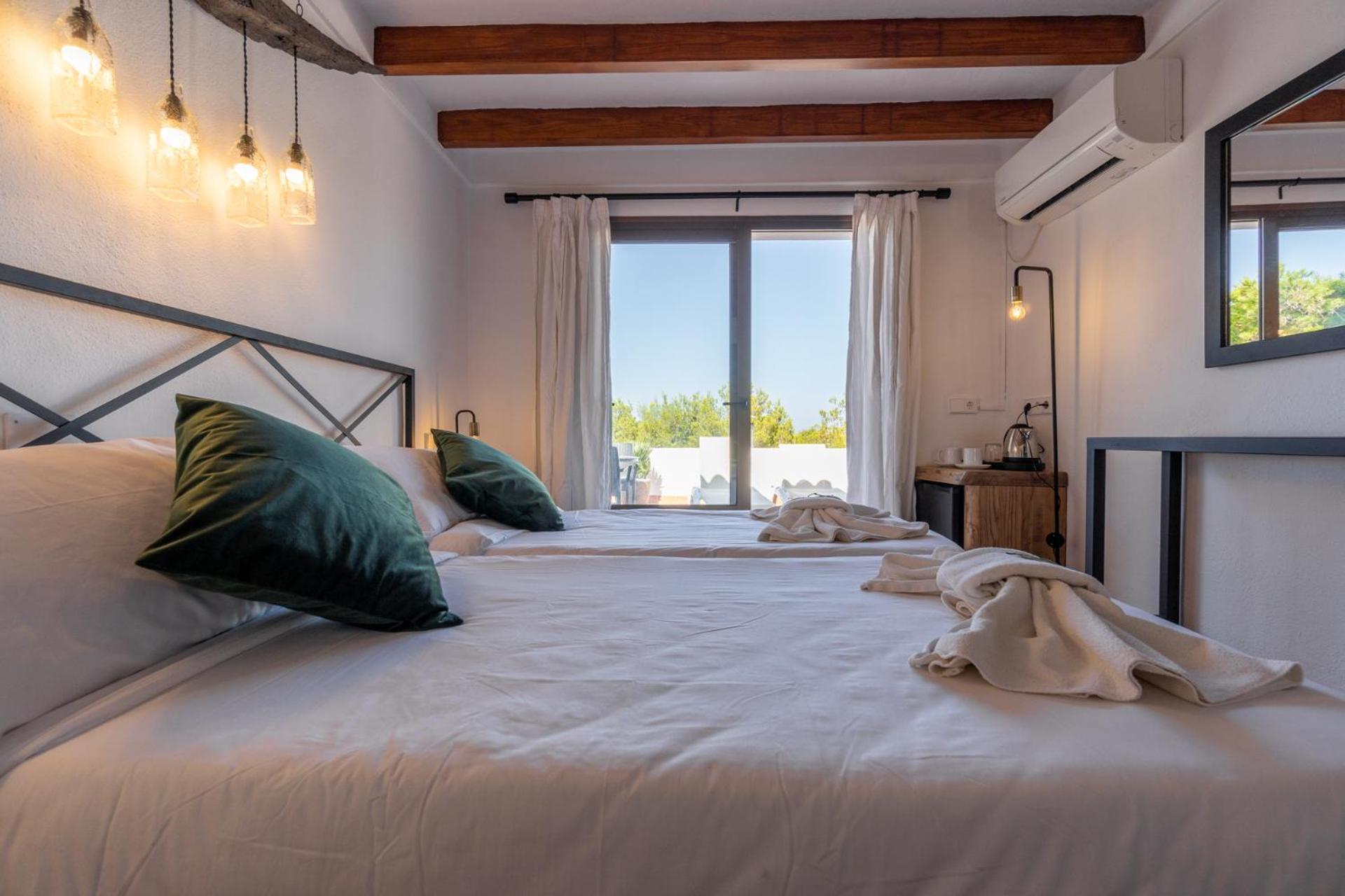 Hostal Restaurante Pou Des Lleo Сан-Карлос-де Перальта Номер фото